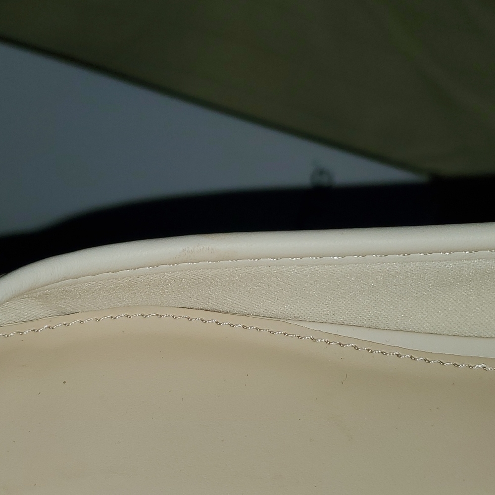 Liz Claiborne Cream Flats Woman's Size 6.5 - Picture 16 of 16